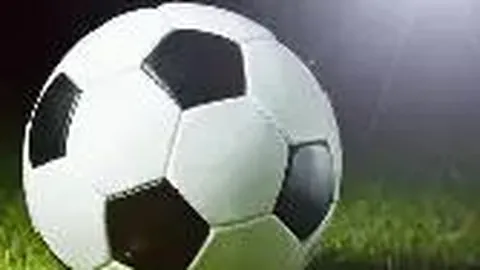 “热那亚险胜萨索洛，厄斯蒂高与马利诺夫斯基表现卓越，2-1关键战果锁定”