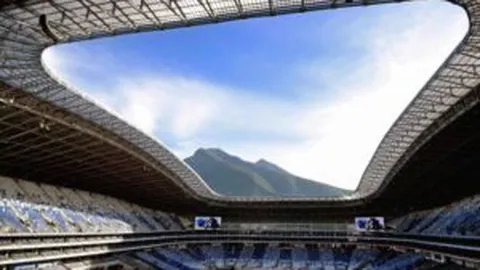 “三亚河畔民族聚，体育盛宴结友谊，共舞亲情同心声——新华网客户端全程直播”